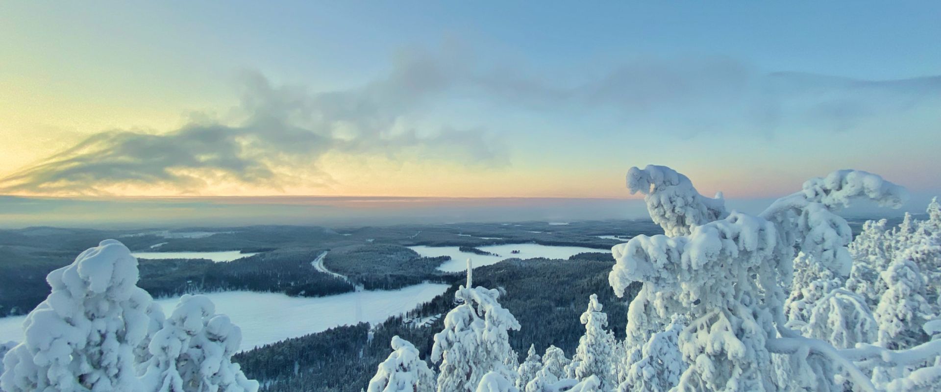 Maisema Rukan huipulta