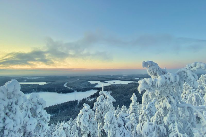 Maisema Rukan huipulta